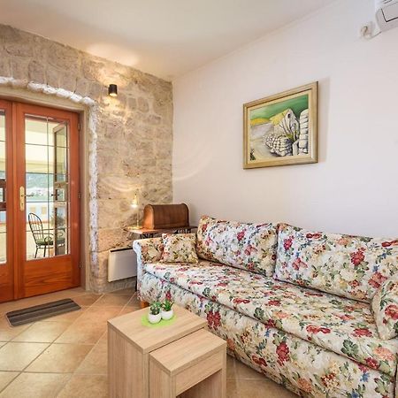 Apartment Jadranka With Sea View In Rogotin Exterior photo